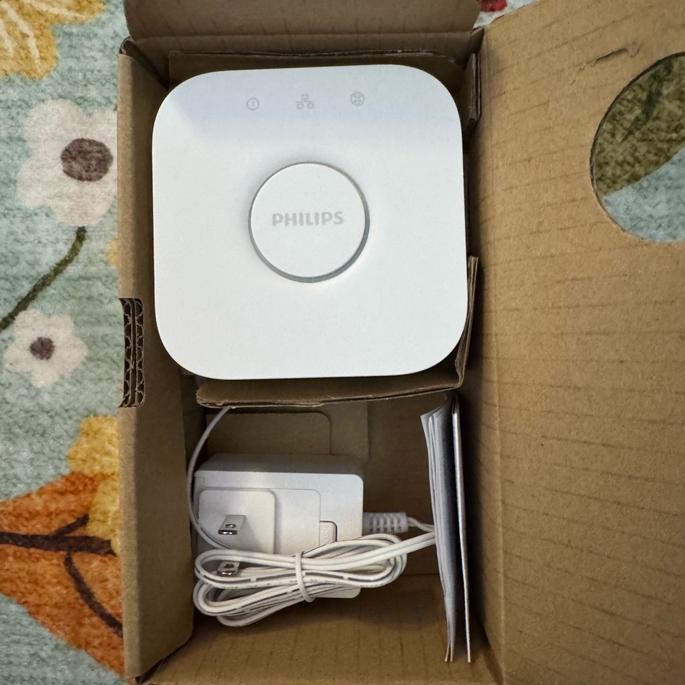 Philips Smart Hub with Charger - White